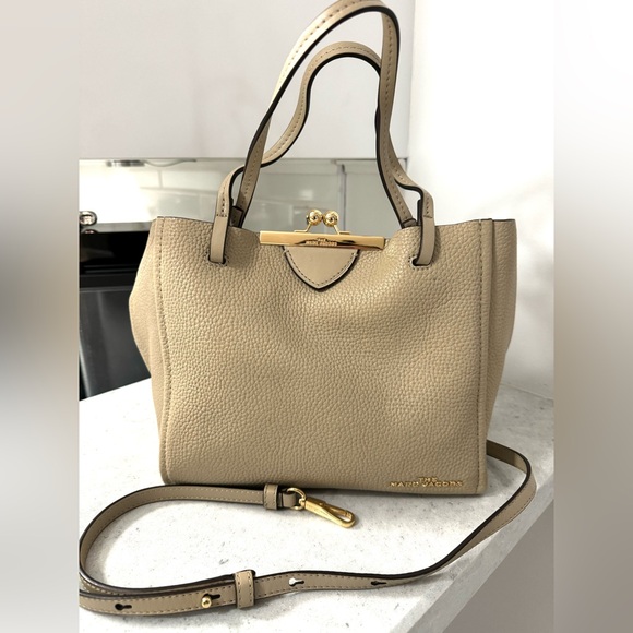 Marc Jacobs Handbags - Marc Jacobs Beige Leather bag